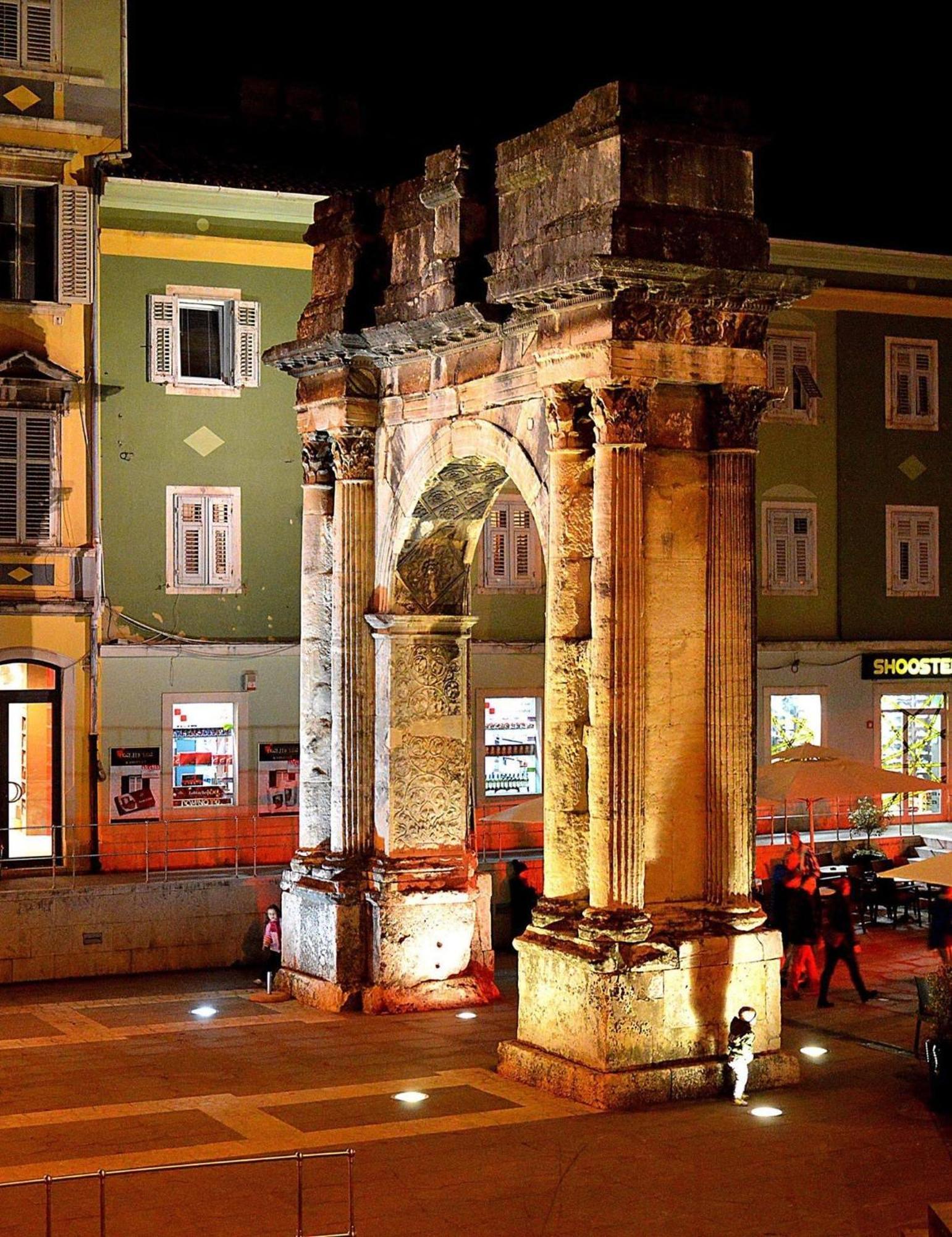 Sunny Corner In City Center With Free Parking Apartment Pula Exterior foto