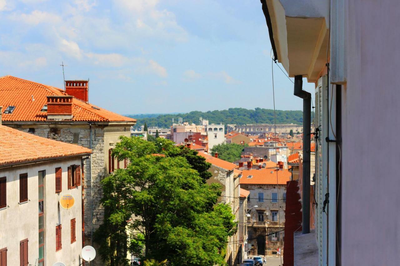 Sunny Corner In City Center With Free Parking Apartment Pula Exterior foto