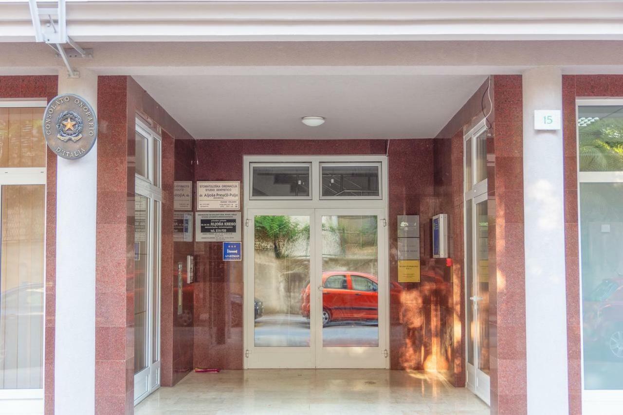 Sunny Corner In City Center With Free Parking Apartment Pula Exterior foto