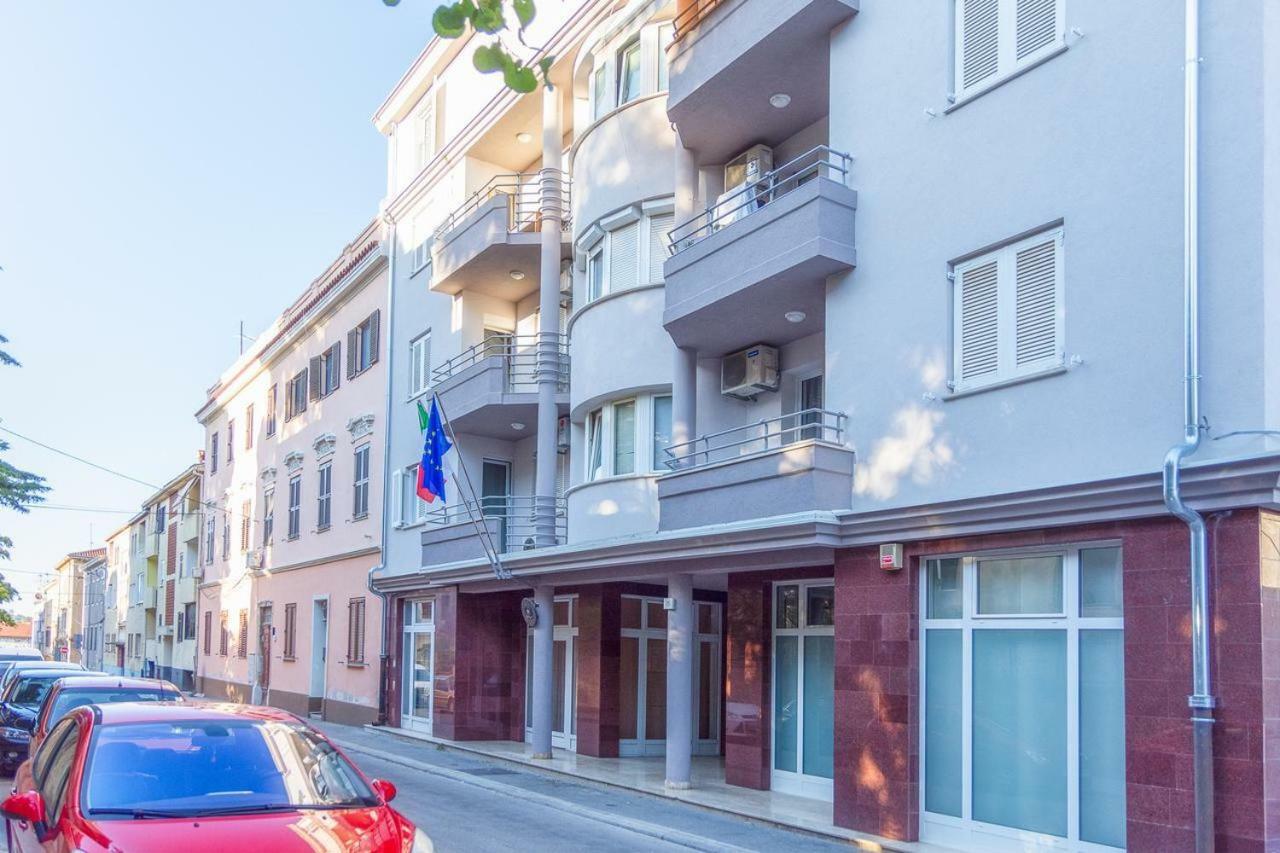 Sunny Corner In City Center With Free Parking Apartment Pula Exterior foto